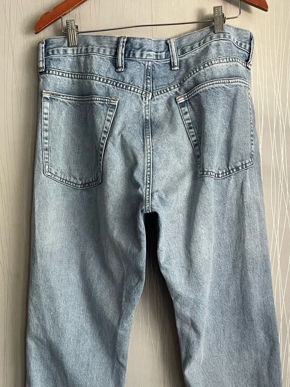 GAP Denim Straight Taper Jeans Men’s 36x32 Light Wash Distressed Ripped Knee Cas